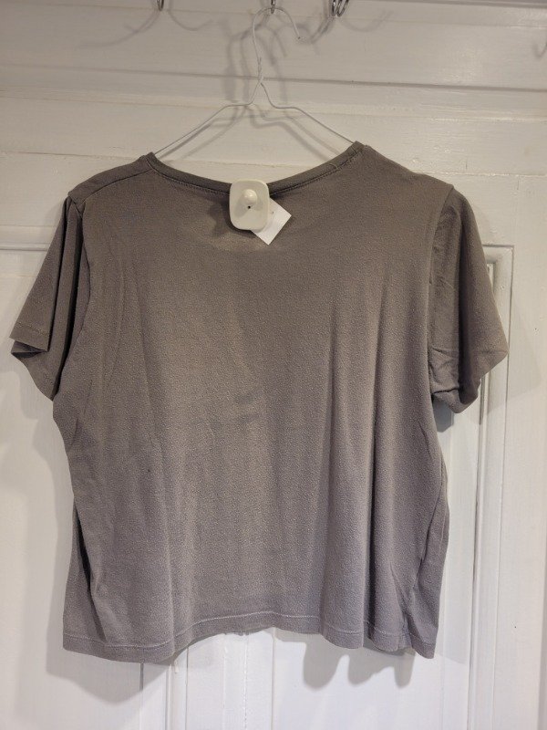 Producto - Remera LE UTTHE gris logo fluo- Talle S - PRECIO: 12X - 2