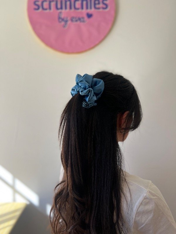 Producto - Scrunchie satén azul aero - 1