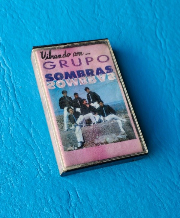 Producto - GRUPO SOMBRAS '''Vibrando Con...''
