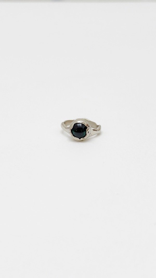 Producto - Anillo plateado con cerámica verde
