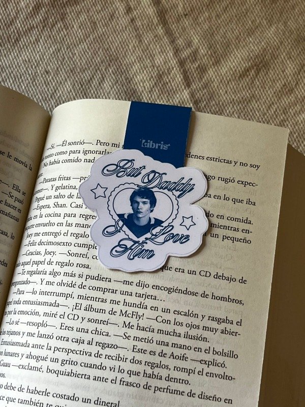 Producto - Marcapáginas magnetico HATED RIVAVALRY modelo N2