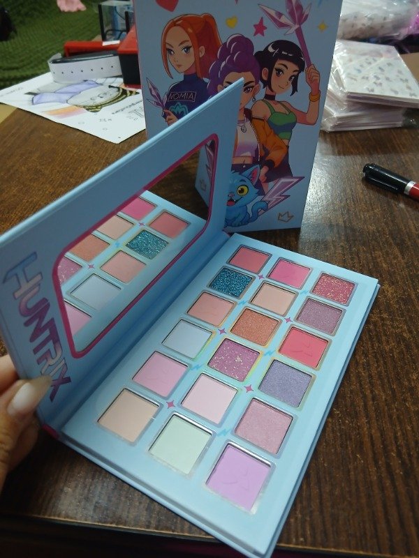 Producto - Paleta maquillaje k-pop huntrix