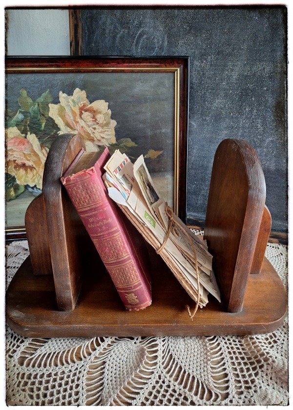 Producto - Soporte de Libros madera Maciza Nogal
