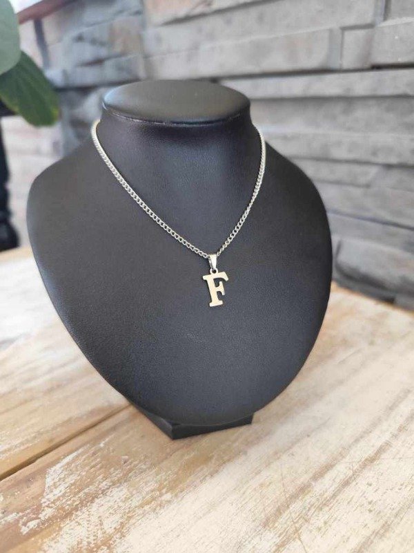 Producto - Collar inicial F . Acero quirúrgico