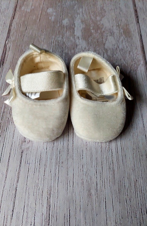 Producto - ZAPATITOS TERCIOPELO NATURAL RN
