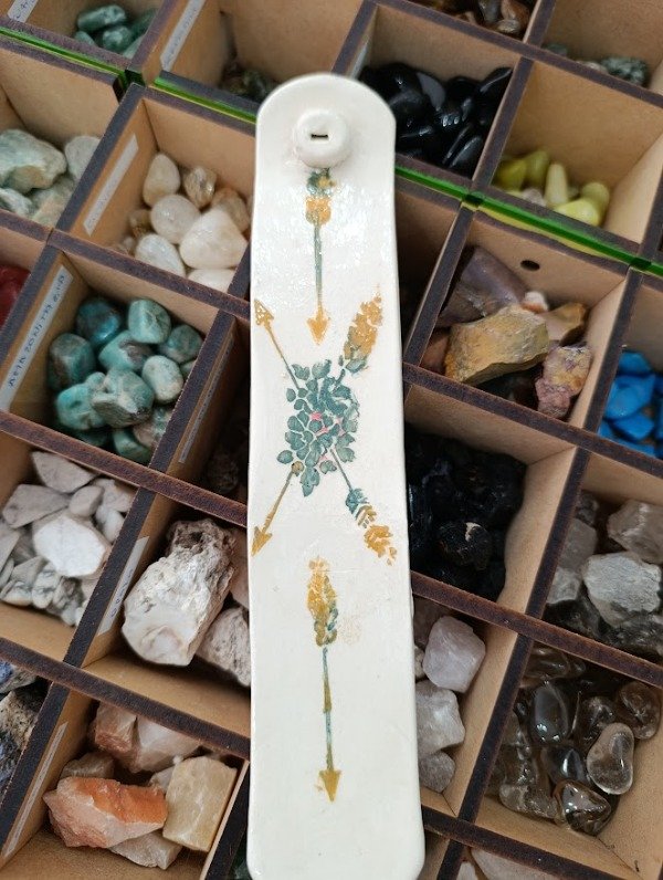 Producto - PORTA SAHUMERIO CERAMICA FLECHA
