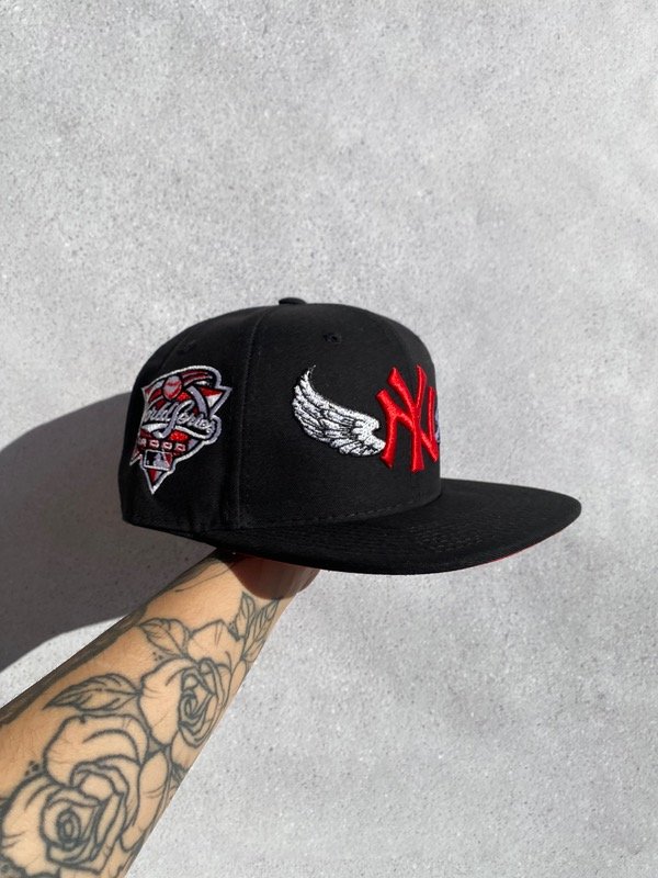 Producto - Gorra cerrada negro rojo