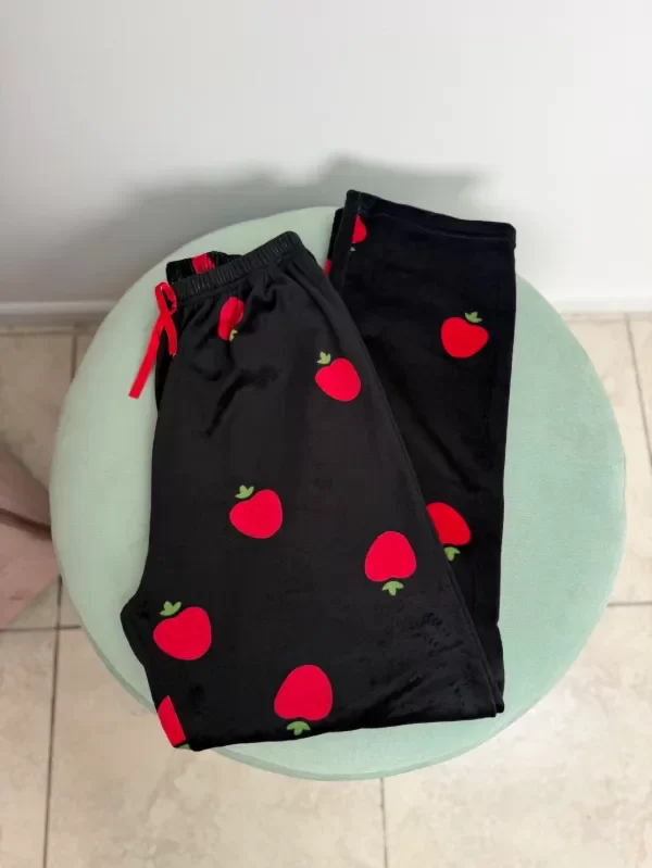 Producto - PIJAMA PANTALON PLUSH IMPORTADO FRUTILLA NEGRO
