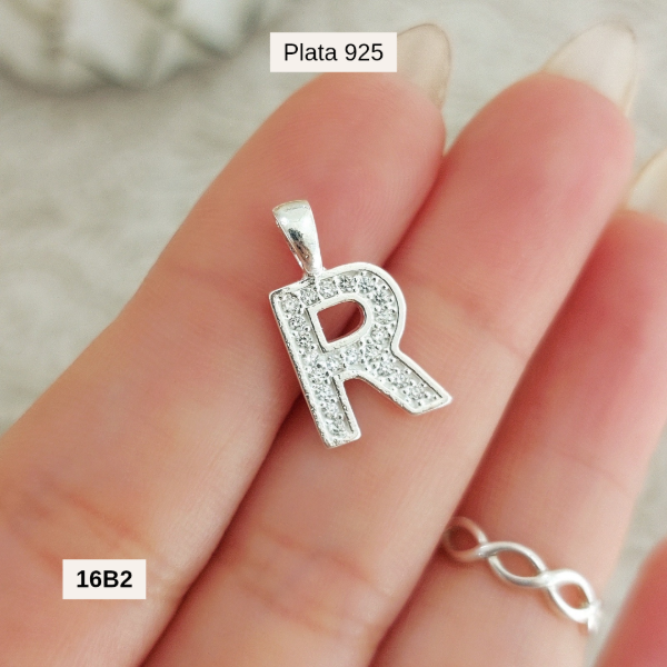 Producto - Dije inicial R con micropavé