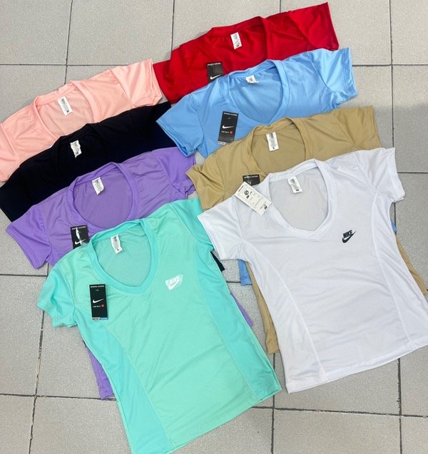 Remera deportiva Nike entallada