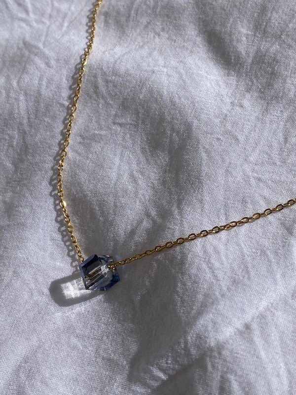 Producto - Collar cubo cristal celeste