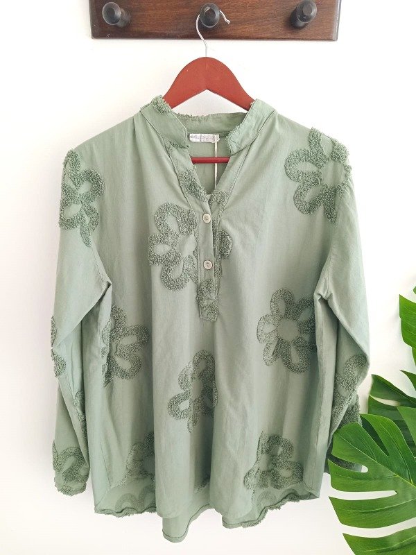 Producto - Blusa flor relieve verde