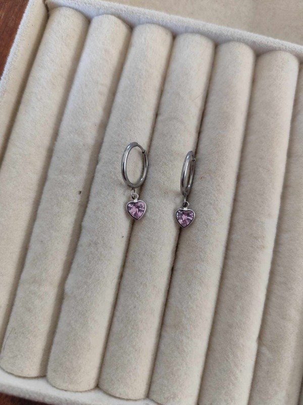 Producto - Aros argolla cierre click corazon strass rosa. Acero quirúrgico.