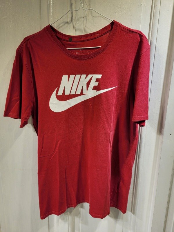 Producto - Remera NIKE bordeaux logo blanco Talle M - PRECIO: 32X