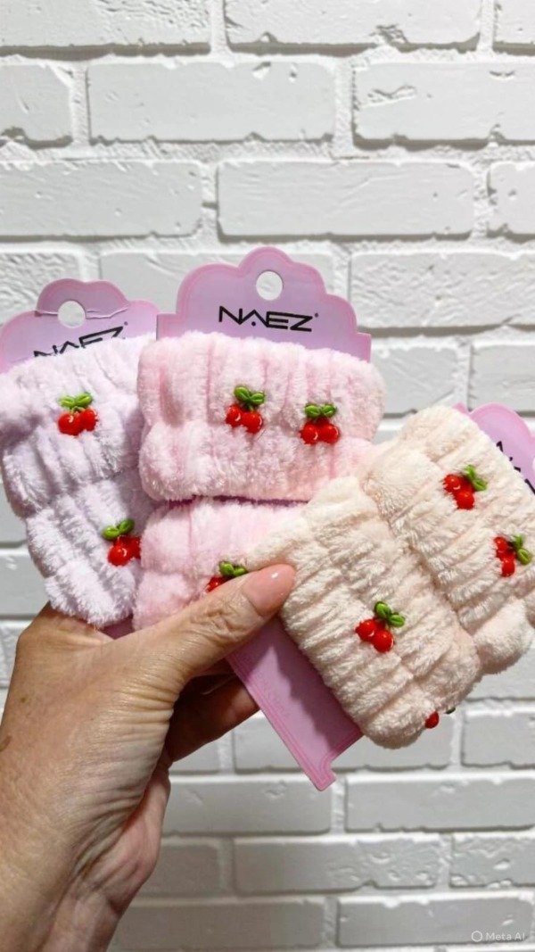 Producto - Muñequeras de Skincare Naez Cerezas