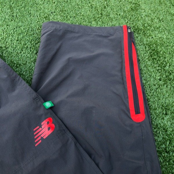 Producto - Pantalon Rompeviento New Balance