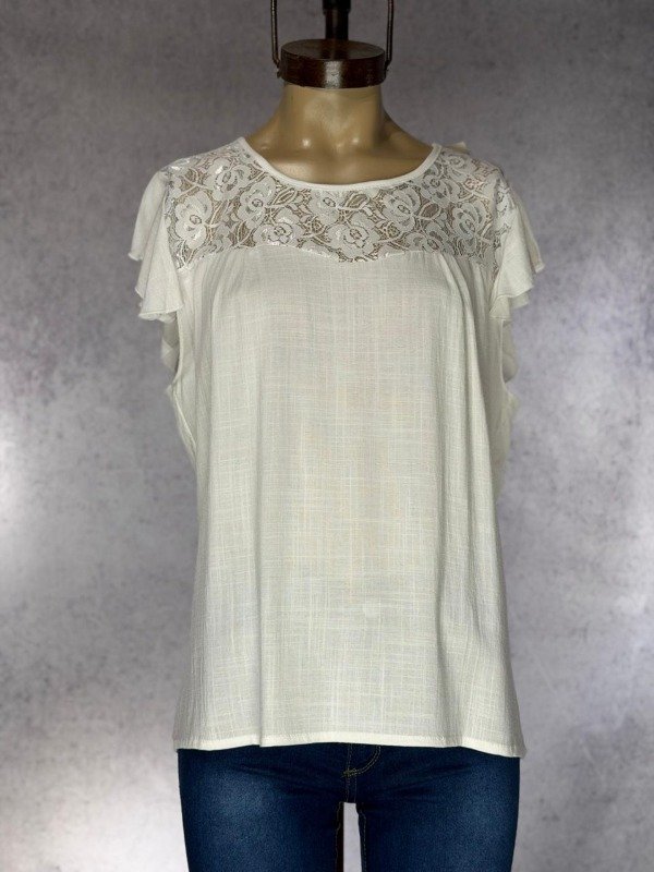 Producto - BLUSA BLANCA LINO CON ENCAJE Y VOLADOS