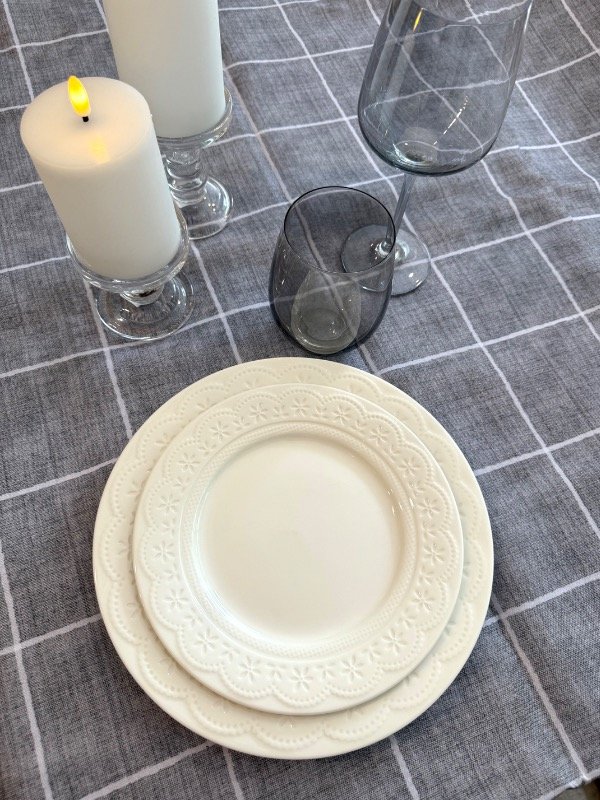 Producto - MANTEL GRIS RAYAS BLANCAS 1.8x1.8