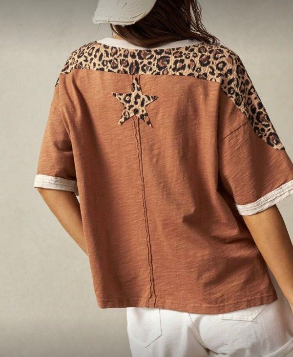 Producto - Remera de mujer con recortes en print