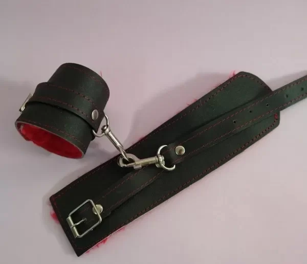 Producto - Esposas grandes peluche y cuero con mosquetón