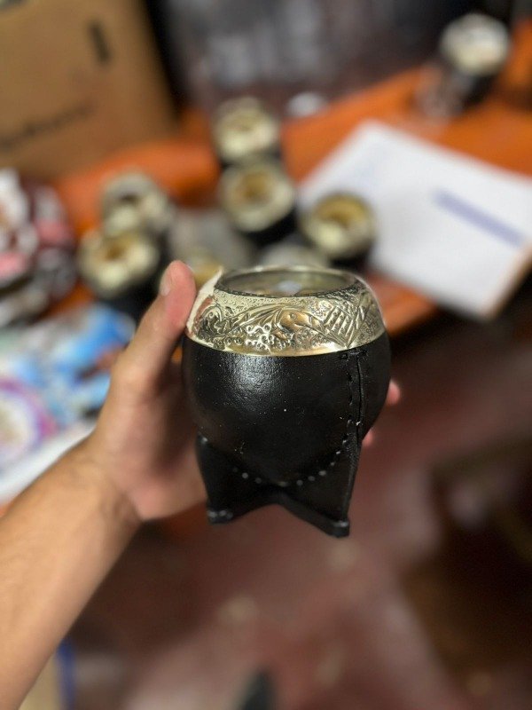 Producto - torpedo uruguayo, cuero liso, virola cincelada a lacre