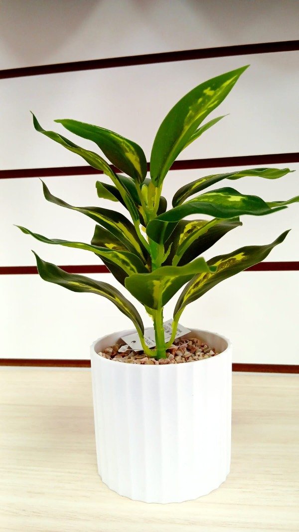 Producto - Adorno planta artificial con maceta y piedritas
