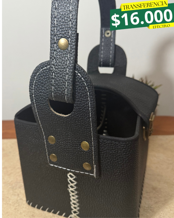 Producto - CANASTA SIMIL CUERO NEGRO CON TAPA
