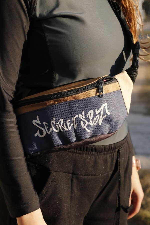 Producto - Riñonera TAG azul y marrón