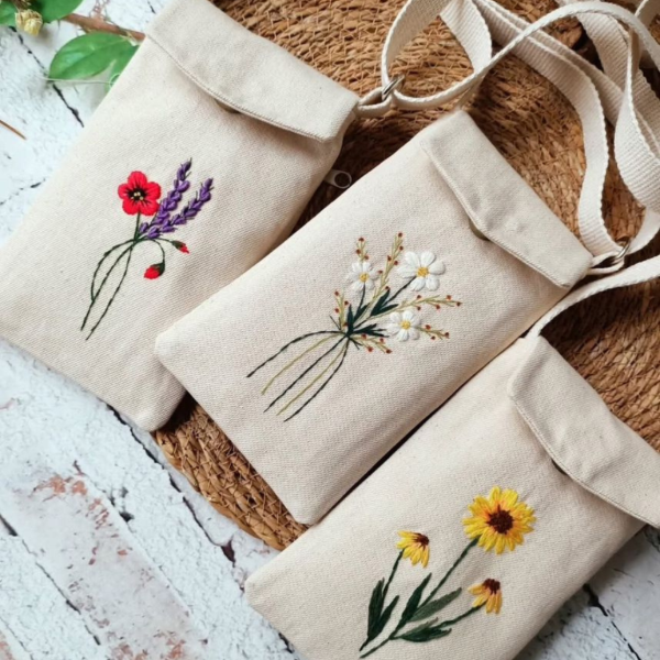 Producto - Porta celular de lienzo con bordado