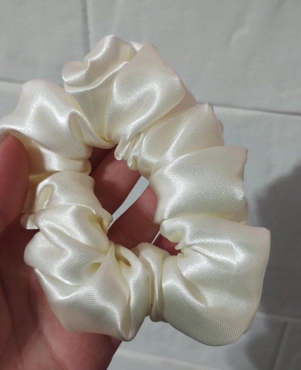 Producto - Scrunchie de Raso Manteca