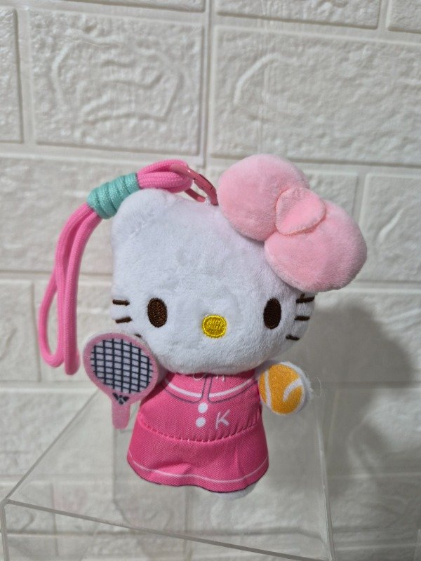 Producto - Llavero Peluche Hello Kitty tenis rosa con moños 14 cm