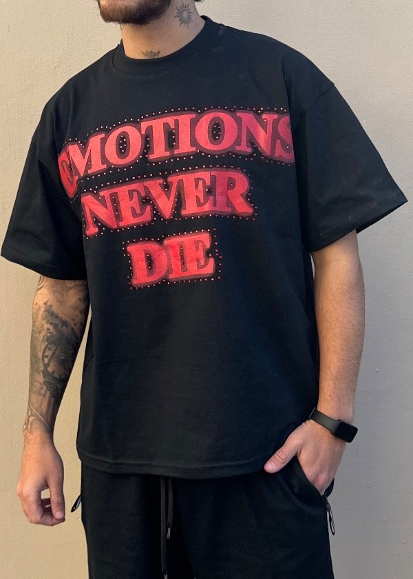 Producto - Remera Mixed Emotion Never Negra y Roja - 2