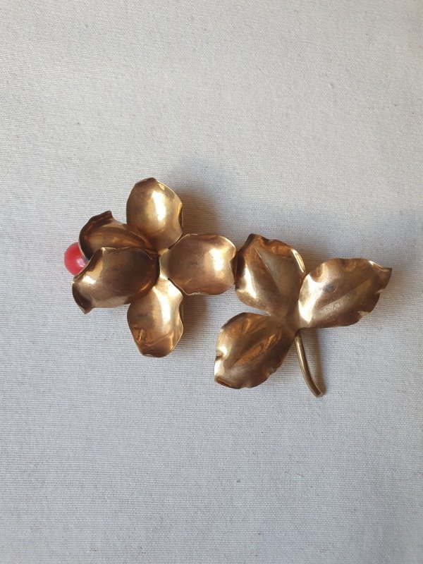 Producto - Broche 40s Jardín de Oro - Rosa con Perla Roja - 4