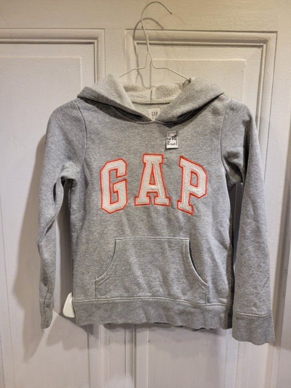 Producto - Buzo GAP gris logo fluo y blanco Talle 8 años- PRECIO: 24X