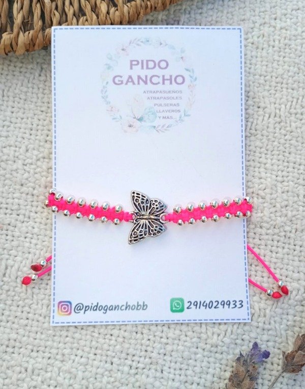Producto - Pulsera trenzada con bolitas y dije mariposa
