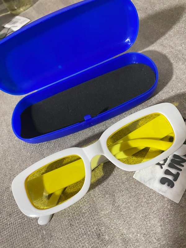 Producto - Gafas prada blancas con amarillo