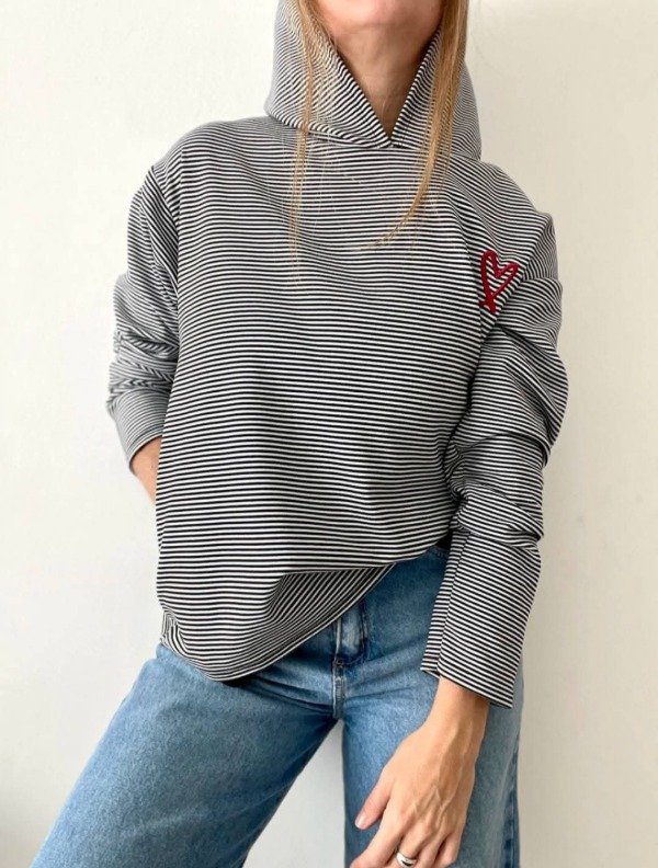Producto - Buso corazón bordado Negro