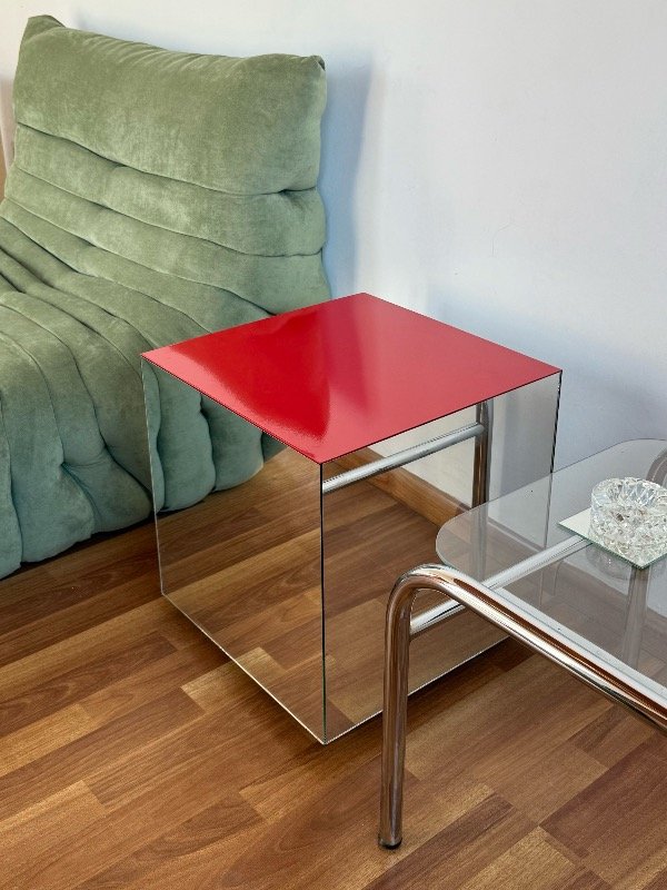 Producto - Mesa auxiliar en espejo de cristal con tapa de chapa y ruedas 360