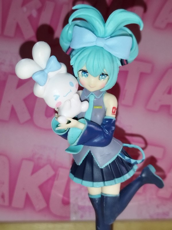 Producto - HATSUNE MIKU x Cinnamoroll (21cm)