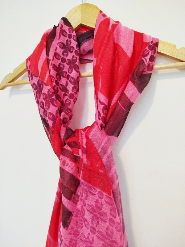 Producto - Pañuelo MEGA -rosa fuerte estampa recortes-- - 0