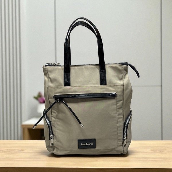 Producto - Mochila Barbara Bags beige con detalles en negro