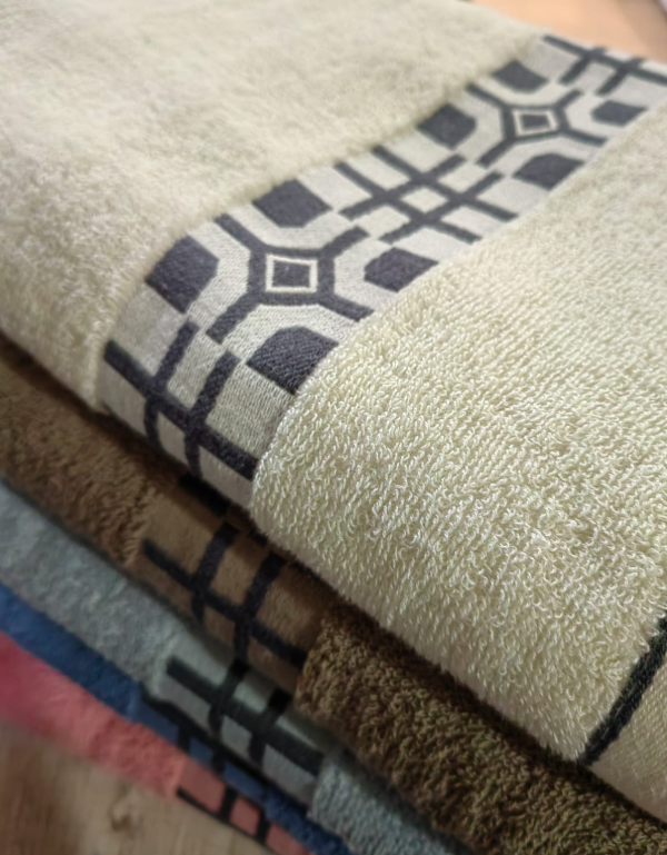Producto - TOALLON LISO FRANJA 70X140CM