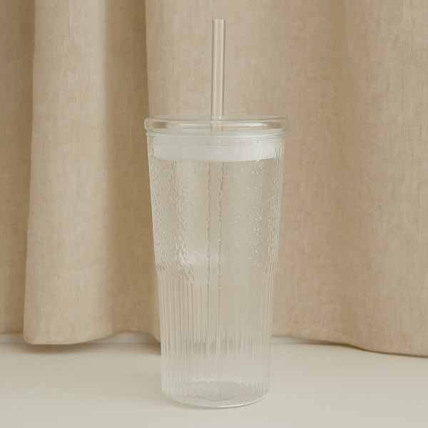 Producto - Vaso de vidrio con tapa y sorbete 650 ml