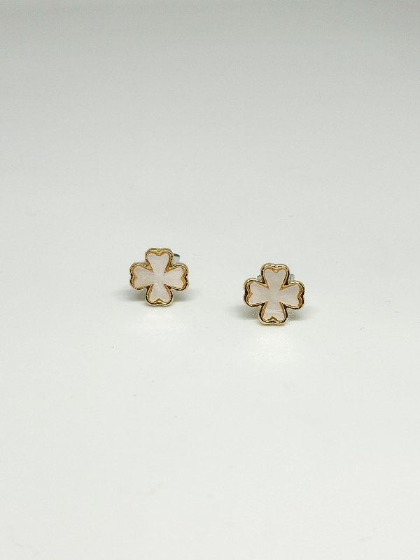 Producto - Aritos acero dorado trébol con nácar