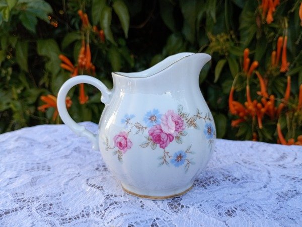 Producto - Lechera de porcelana Verbano Reina Margarita
