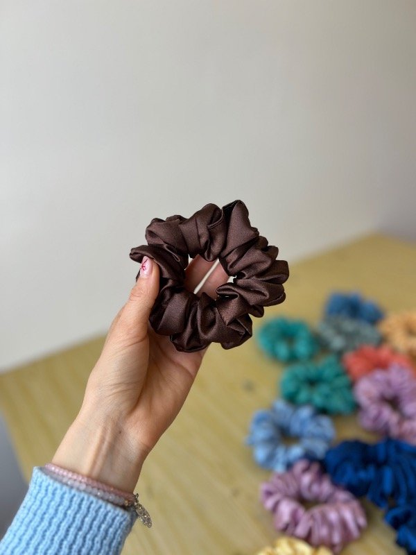 Producto - Scrunchie satén chocolate - 0