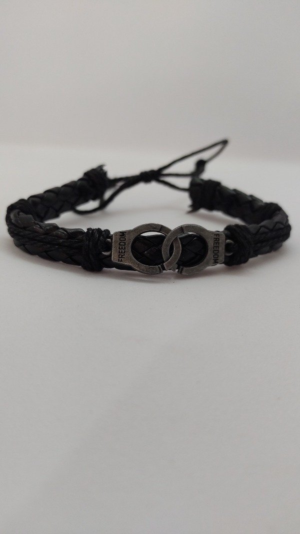 Producto - Pulseras de cuero con dije