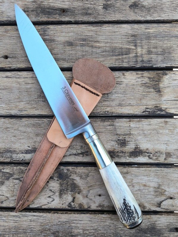 Producto - CUCHILLO 3 CLAVELES DE 20CM CON CABO DE CIERVO