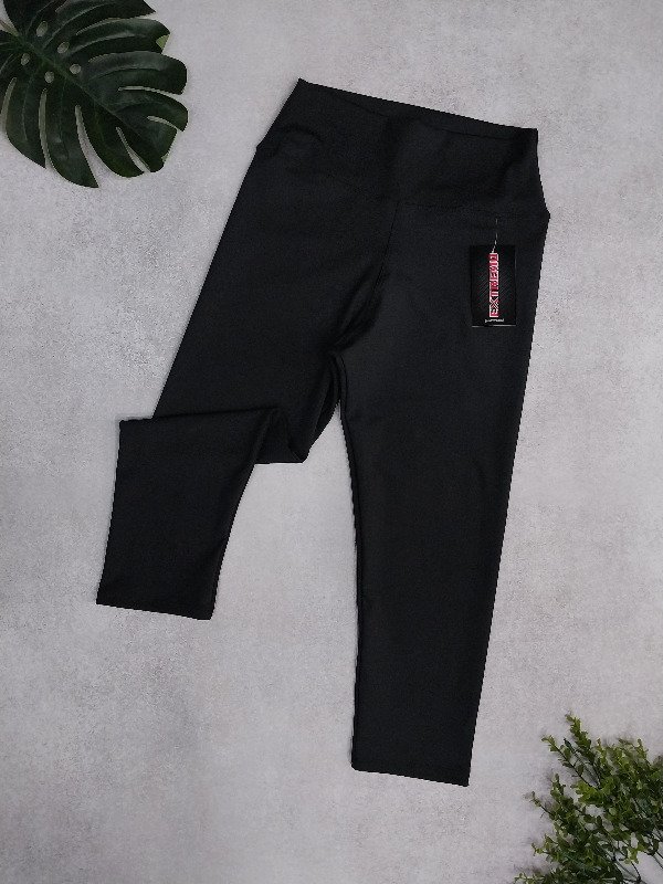 Producto - Calza capri lisa - ZACHA