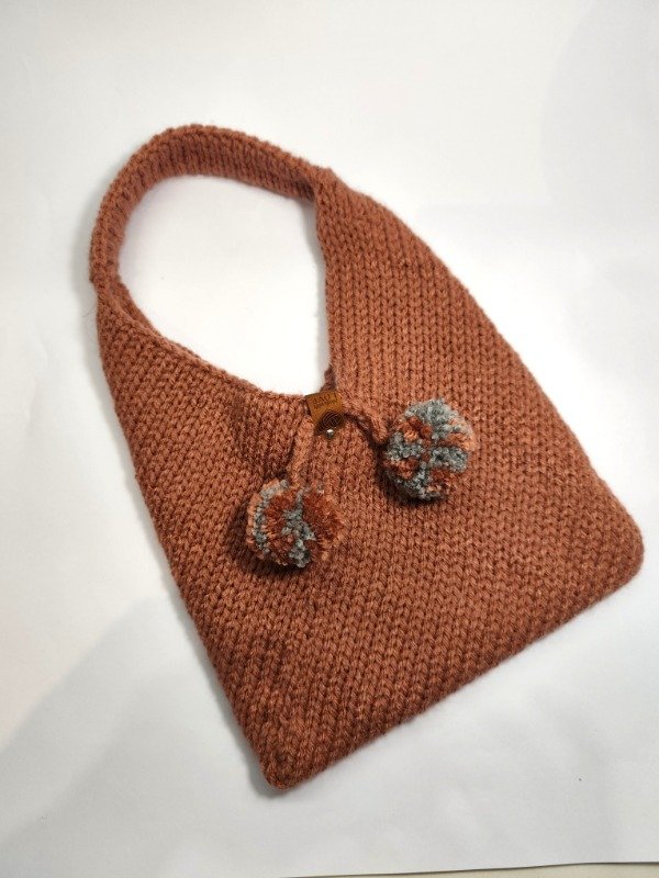 Producto - Cartera tejida de color terracota